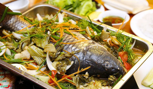 cá trắm đen om dưa món ăn truyền thống trong thực đơn tiệc đãi khách