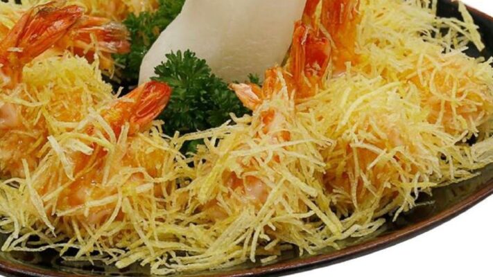Món tôm chiên Hoàng Bào trong thực đơn tiệc 10 món dễ ăn